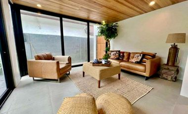 Good Deal! Bungalow 4 Bedroom House and Lot with Swimming Pool in Ayala Alabang For Sale