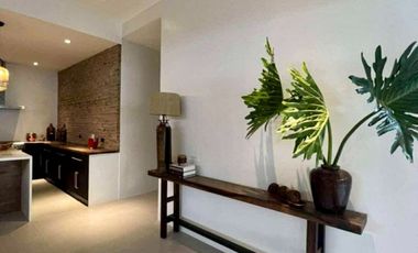Good Deal! Bungalow 4 Bedroom House and Lot with Swimming Pool in Ayala Alabang For Sale