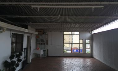 ¡Oportunidad! Edificio en venta con 911 m² de área construida en un lote de 300 m²