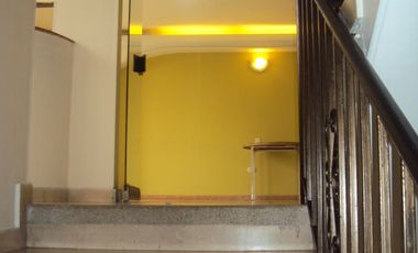 ¡Oportunidad! Edificio en venta con 911 m² de área construida en un lote de 300 m²