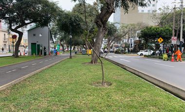 Excelente Local Comercial *650 M²* 8 cocheras - Av Salaverry
