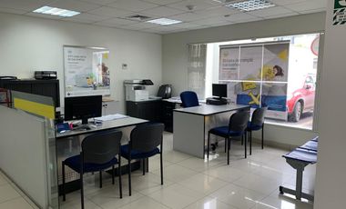 Excelente Local Comercial *650 M²* 8 cocheras - Av Salaverry