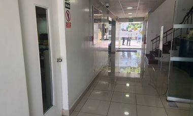 Excelente Local Comercial *650 M²* 8 cocheras - Av Salaverry