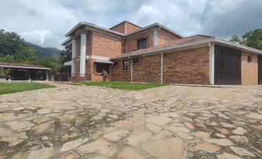 SE VENDE CASA CAMPESTRE EN CONJUNTO CERRADO PIEDECUESTA