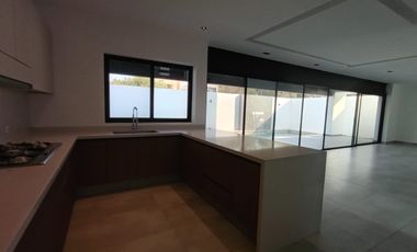 HERMOSA RESIDENCIA A ESTRENAR, JIUTEPEC, 4 RECÁMARAS, ALBERCA CON CASCADA, ESCRITURADA