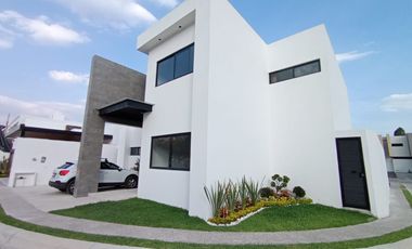 HERMOSA RESIDENCIA A ESTRENAR, JIUTEPEC, 4 RECÁMARAS, ALBERCA CON CASCADA, ESCRITURADA