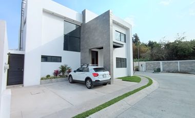 HERMOSA RESIDENCIA A ESTRENAR, JIUTEPEC, 4 RECÁMARAS, ALBERCA CON CASCADA, ESCRITURADA
