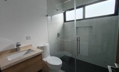 HERMOSA RESIDENCIA A ESTRENAR, JIUTEPEC, 4 RECÁMARAS, ALBERCA CON CASCADA, ESCRITURADA