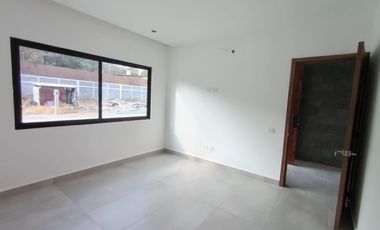 HERMOSA RESIDENCIA A ESTRENAR, JIUTEPEC, 4 RECÁMARAS, ALBERCA CON CASCADA, ESCRITURADA