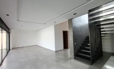 HERMOSA RESIDENCIA A ESTRENAR, JIUTEPEC, 4 RECÁMARAS, ALBERCA CON CASCADA, ESCRITURADA