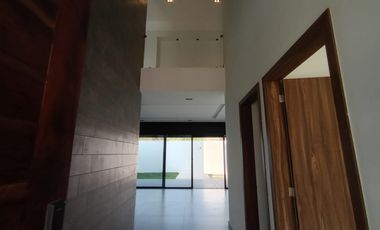 HERMOSA RESIDENCIA A ESTRENAR, JIUTEPEC, 4 RECÁMARAS, ALBERCA CON CASCADA, ESCRITURADA
