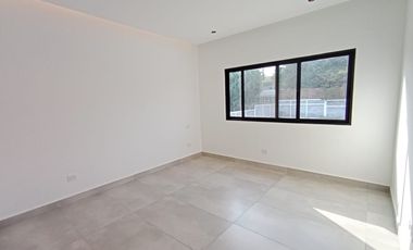 HERMOSA RESIDENCIA A ESTRENAR, JIUTEPEC, 4 RECÁMARAS, ALBERCA CON CASCADA, ESCRITURADA