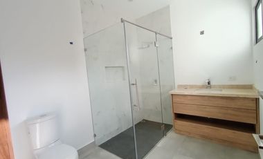 HERMOSA RESIDENCIA A ESTRENAR, JIUTEPEC, 4 RECÁMARAS, ALBERCA CON CASCADA, ESCRITURADA