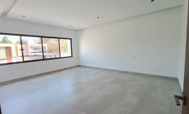 HERMOSA RESIDENCIA A ESTRENAR, JIUTEPEC, 4 RECÁMARAS, ALBERCA CON CASCADA, ESCRITURADA