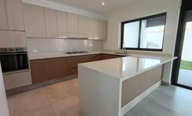 HERMOSA RESIDENCIA A ESTRENAR, JIUTEPEC, 4 RECÁMARAS, ALBERCA CON CASCADA, ESCRITURADA