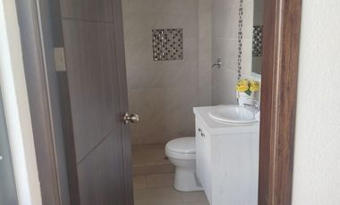 CASA EN VENTA EN CALDERÓN, DE 3 DORMITORIOS AL NORTE DE QUITO ECUADOR,