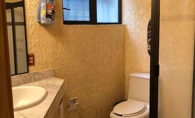 EN RENTA CASA DE UN NIVEL EN EXCLUSIVO FRACCIONAMIENTO EN CUERNAVACA, MORELOS.