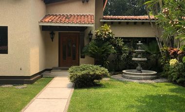 EN RENTA CASA DE UN NIVEL EN EXCLUSIVO FRACCIONAMIENTO EN CUERNAVACA, MORELOS.