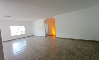 EN RENTA,  AMPLIO DEPARTAMENTO AVENIDA EMILIANO ZAPATA, 4 RECÁMARAS, ESTUDIO