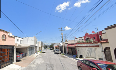 Casa ubicada en colonia San Nicolás de los Garza Nuevo León. Con 3 recamaras y 129m2. Entre Av. Los Pinos y Av. Las Torres.
