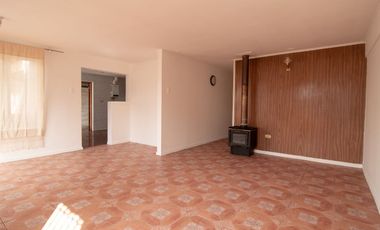 Amplia casa reformada en Badalona, Hualpén