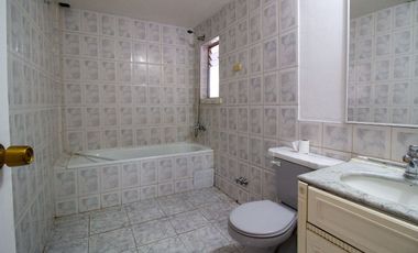 Amplia casa reformada en Badalona, Hualpén