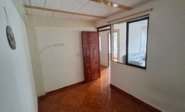 Venta de Casa 3 niveles en sector Villa Eliza- Cuba Pereira