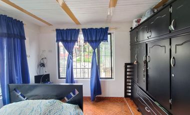 Venta de Casa 3 niveles en sector Villa Eliza- Cuba Pereira