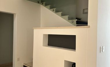 RENTA DE CASA AMUEBLADA. FRENTE A PLAZA CIBELES. AIRE ACONDICIONADO.3 HABITACIONES CON BAÑO.TERRAZA. ALBERCA DENTRO DE AMENIDADES.SEGURIDAD.