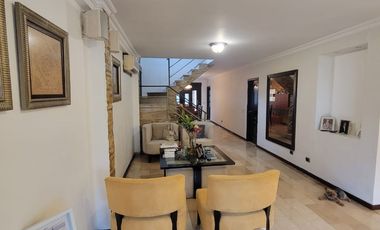 EN VENTA DE OPORTUNIDAD, LUJOSA Y AMPLIA CASA DE 4 DORMITORIOS EN CIUDAD CELESTE PRIMERAS ETAPAS, NUEVO SAMBORONDON