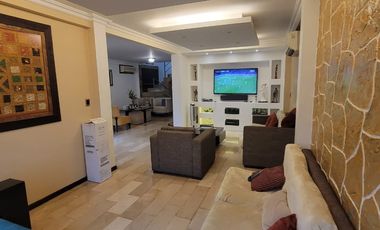 EN VENTA DE OPORTUNIDAD, LUJOSA Y AMPLIA CASA DE 4 DORMITORIOS EN CIUDAD CELESTE PRIMERAS ETAPAS, NUEVO SAMBORONDON