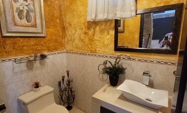 EN VENTA DE OPORTUNIDAD, LUJOSA Y AMPLIA CASA DE 4 DORMITORIOS EN CIUDAD CELESTE PRIMERAS ETAPAS, NUEVO SAMBORONDON