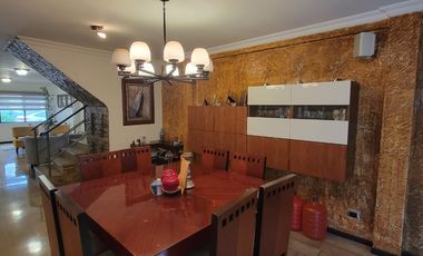 EN VENTA DE OPORTUNIDAD, LUJOSA Y AMPLIA CASA DE 4 DORMITORIOS EN CIUDAD CELESTE PRIMERAS ETAPAS, NUEVO SAMBORONDON