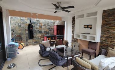 EN VENTA DE OPORTUNIDAD, LUJOSA Y AMPLIA CASA DE 4 DORMITORIOS EN CIUDAD CELESTE PRIMERAS ETAPAS, NUEVO SAMBORONDON