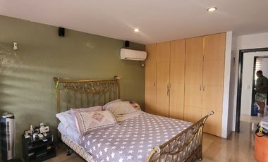 EN VENTA DE OPORTUNIDAD, LUJOSA Y AMPLIA CASA DE 4 DORMITORIOS EN CIUDAD CELESTE PRIMERAS ETAPAS, NUEVO SAMBORONDON