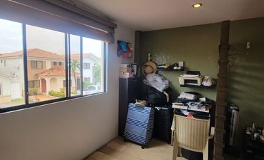 EN VENTA DE OPORTUNIDAD, LUJOSA Y AMPLIA CASA DE 4 DORMITORIOS EN CIUDAD CELESTE PRIMERAS ETAPAS, NUEVO SAMBORONDON