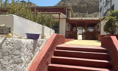 VENTA CASA DE PLAYA EN ZORRITOS. ALT. KM 1228. LADO CERRO. PANAMERICANA NORTE