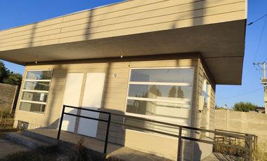 Vende Local Comercial de 64 m2, 2 habitaciones, 2 baños, en Portal Los Jardines, Linares