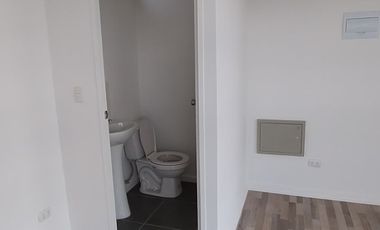 Vende Local Comercial de 64 m2, 2 habitaciones, 2 baños, en Portal Los Jardines, Linares