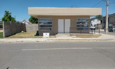 Vende Local Comercial de 64 m2, 2 habitaciones, 2 baños, en Portal Los Jardines, Linares