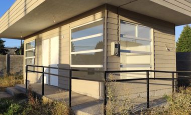 Vende Local Comercial de 64 m2, 2 habitaciones, 2 baños, en Portal Los Jardines, Linares
