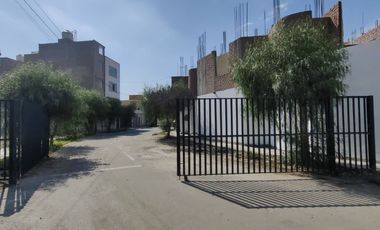 Se vende terreno de 120 m2 en Praderas de San Antonio, justo al lado de la Urb. Residencial San Carlos