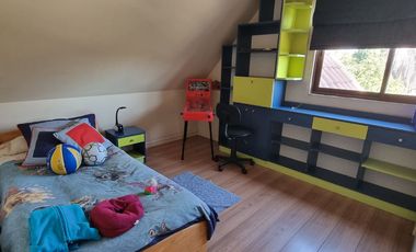 GRAN CASA EN CONDOMINIO 4D/4B PISCINA Y ESTACIONAMIENTOS