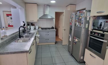 GRAN CASA EN CONDOMINIO 4D/4B PISCINA Y ESTACIONAMIENTOS