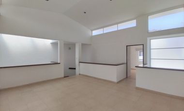 Gran casa en RENTA y VENTA Fracc. Fray Sebastian de Gallegos Queretaro