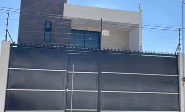 Casa Moderna Nueva En Venta,  De Tres Niveles, En Hacienda Barbabosa, A 5 Min De C.u. Y De La Estación Del Tren, A 15 Min Del Centro De Toluca  Y De M