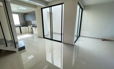 Casa Moderna Nueva En Venta,  De Tres Niveles, En Hacienda Barbabosa, A 5 Min De C.u. Y De La Estación Del Tren, A 15 Min Del Centro De Toluca  Y De M