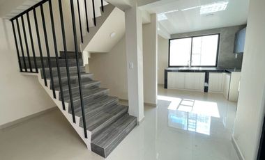 Casa Moderna Nueva En Venta,  De Tres Niveles, En Hacienda Barbabosa, A 5 Min De C.u. Y De La Estación Del Tren, A 15 Min Del Centro De Toluca  Y De M