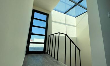Casa Moderna Nueva En Venta,  De Tres Niveles, En Hacienda Barbabosa, A 5 Min De C.u. Y De La Estación Del Tren, A 15 Min Del Centro De Toluca  Y De M