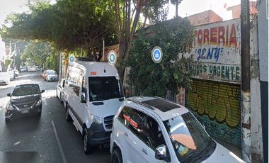 VENDO CASA COMO TERRENO EN ESQUINA, COLONIA NATIVITAS, ALCALDIA BENITO JUAREZ, CDMX. USO H4/20/60/A10 VIV